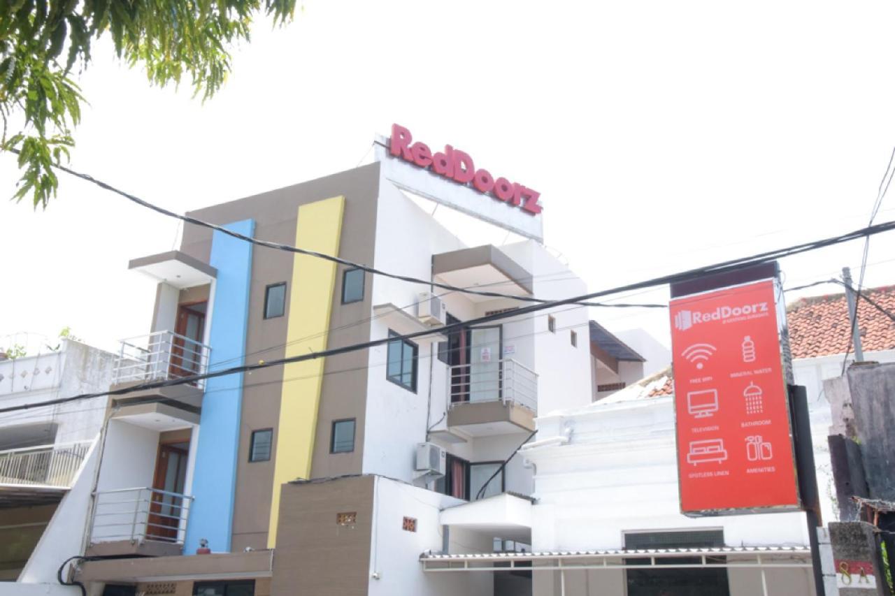 Reddoorz @ Genteng Surabaya Exterior photo