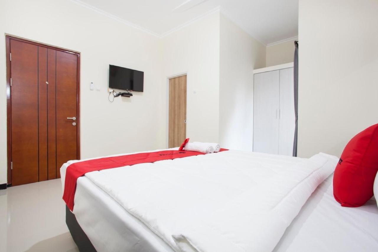 Reddoorz @ Genteng Surabaya Exterior photo