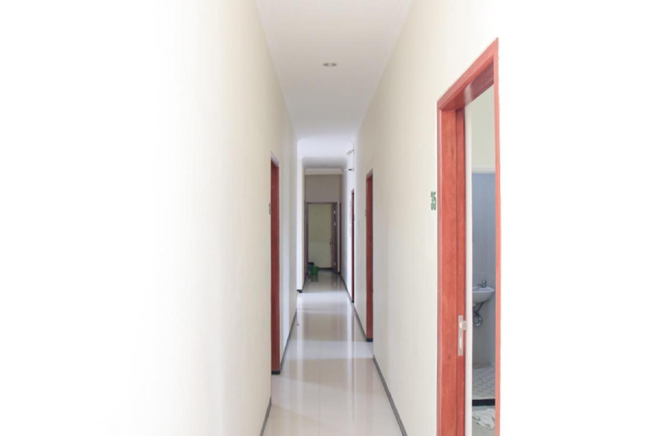 Reddoorz @ Genteng Surabaya Exterior photo