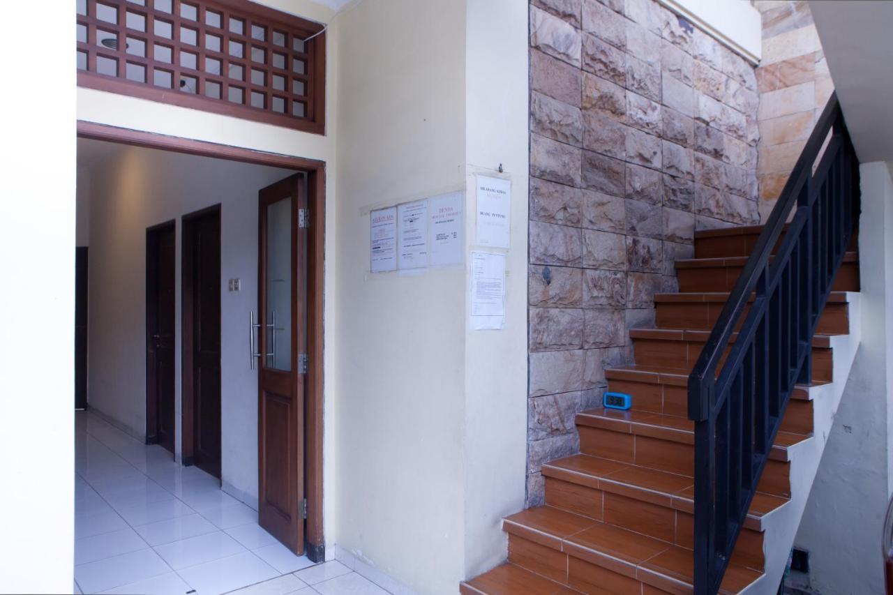 Reddoorz @ Genteng Surabaya Exterior photo