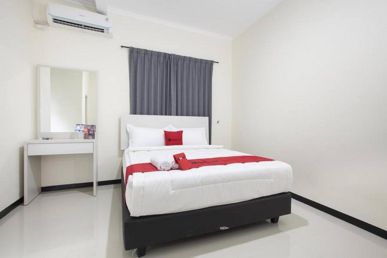 Reddoorz @ Genteng Surabaya Exterior photo